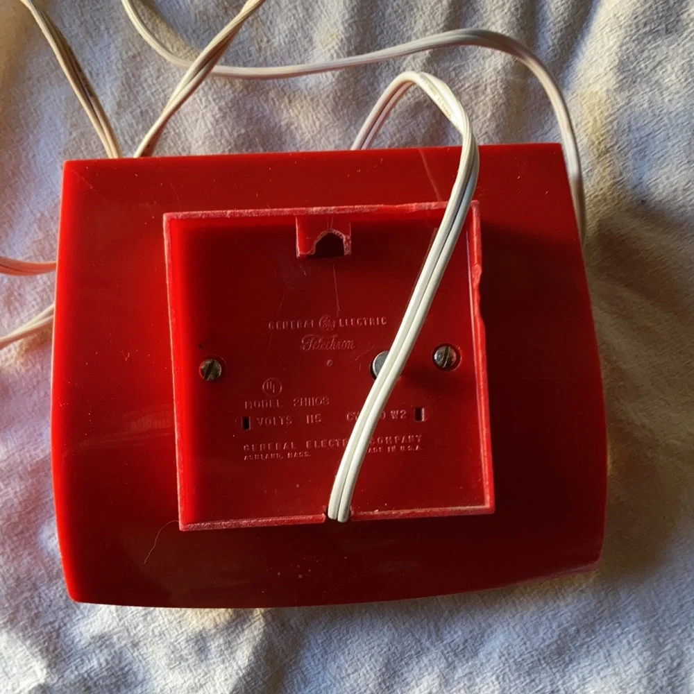 VINTAGE G.E. TELECHRON MODEL 2H1108 RED ELECTRIC WALL CLOCK-TESTED.